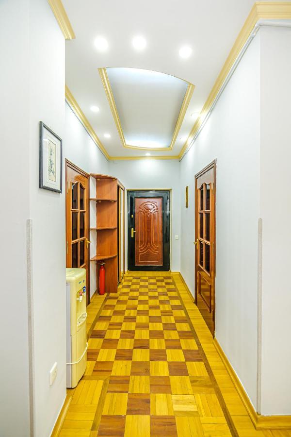 Targovu Nizami Street 4 Room Баку Екстер'єр фото
