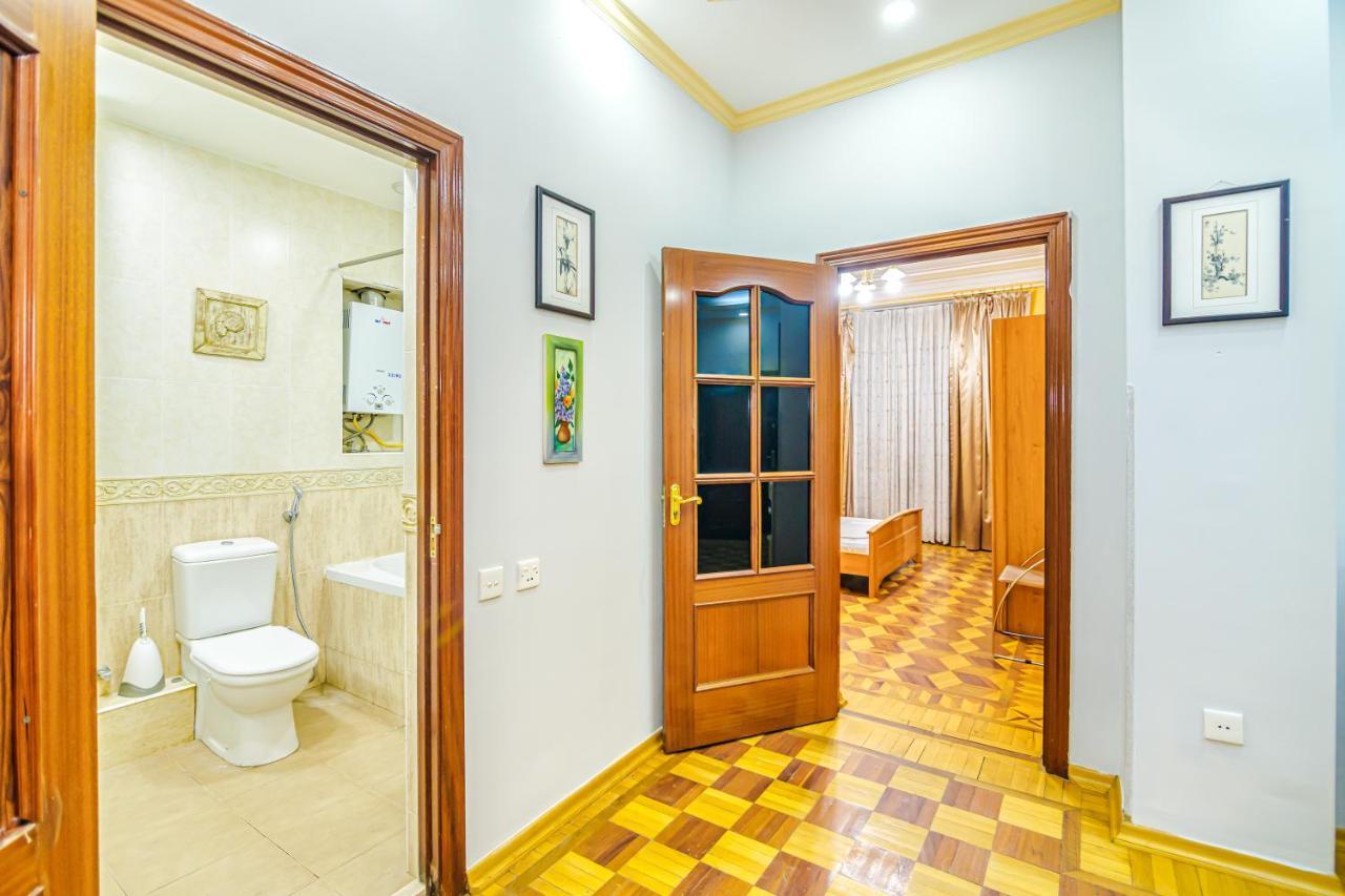 Targovu Nizami Street 4 Room Баку Екстер'єр фото
