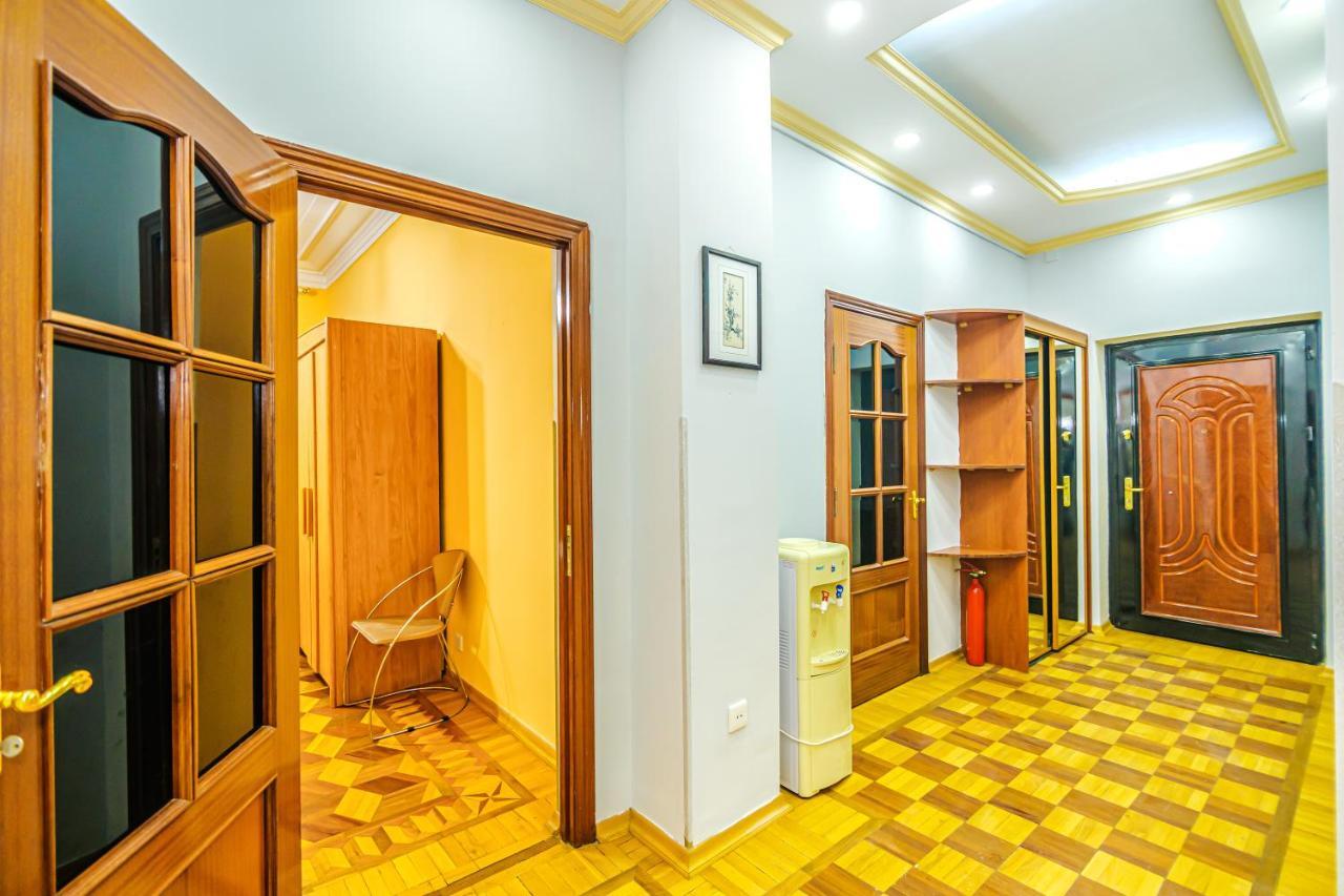 Targovu Nizami Street 4 Room Баку Екстер'єр фото